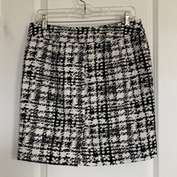 ANN TAYLOR Graphic Print Black White Mini Skirt 6 Petite - Picture 7 of 11